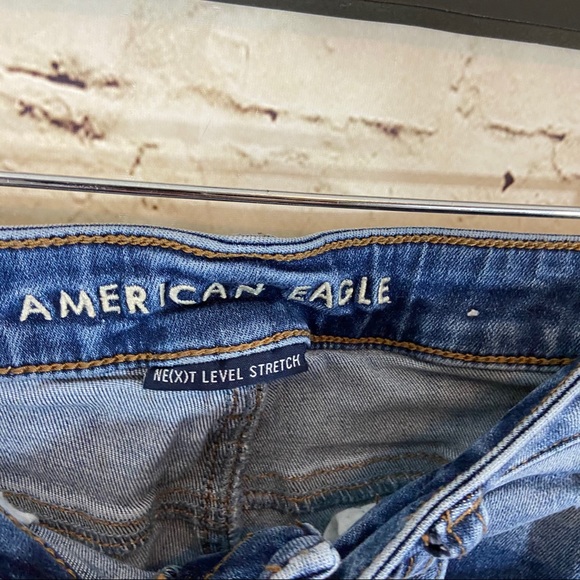American Eagle super high rise distressed jeans - Picture 3 of 11